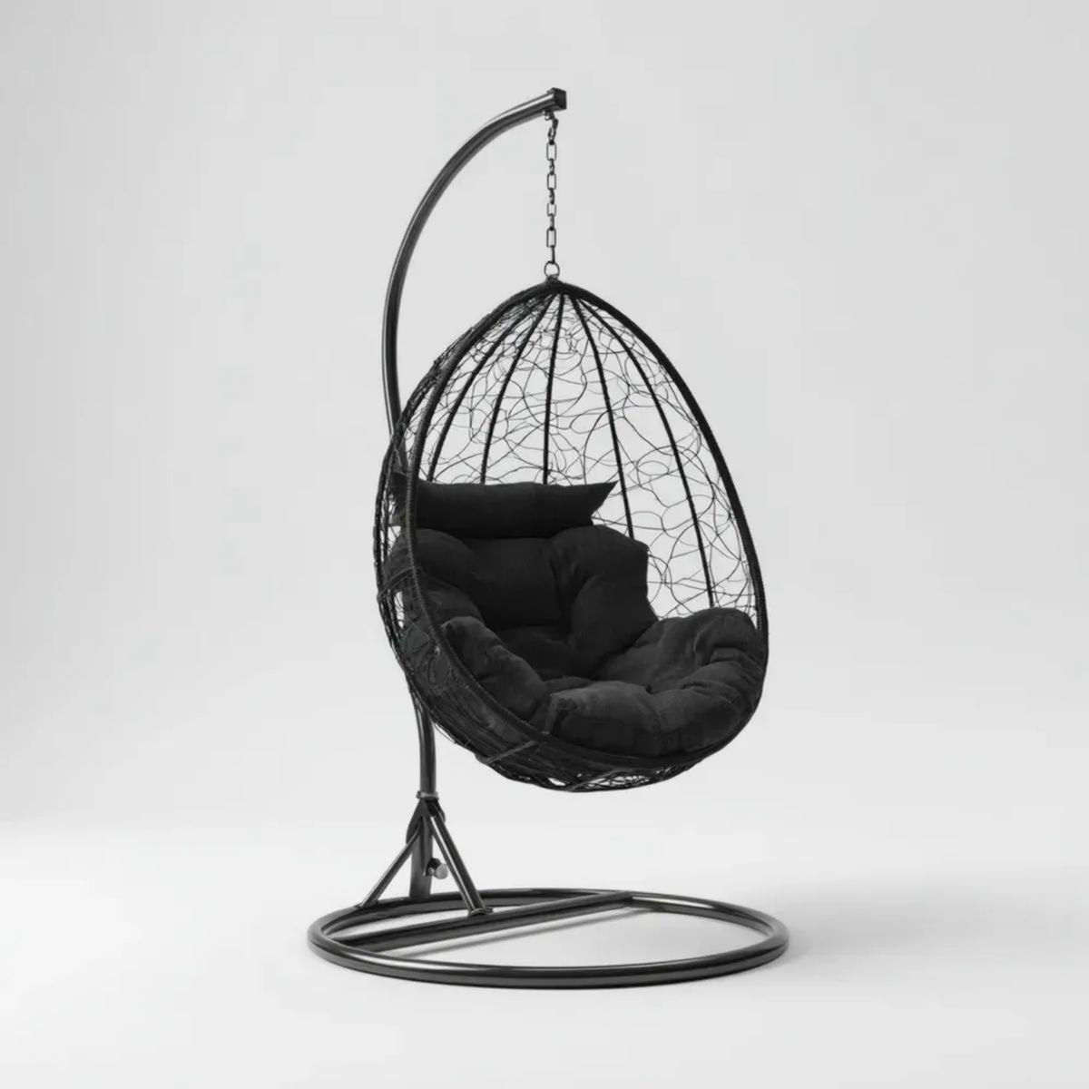 Czarny wiszący fotel ogrodowy kokon ze stali i technorattanu 105 x 105 x 195 cm